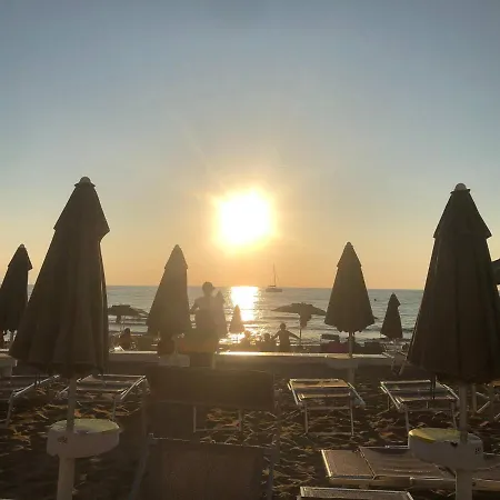 On Between Sky And Sea Geco Di Campiglia Pet Friendly Big Garden Lodge *